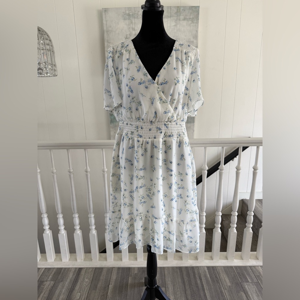 NWT Floral White and Blue Women's Dress size medium.